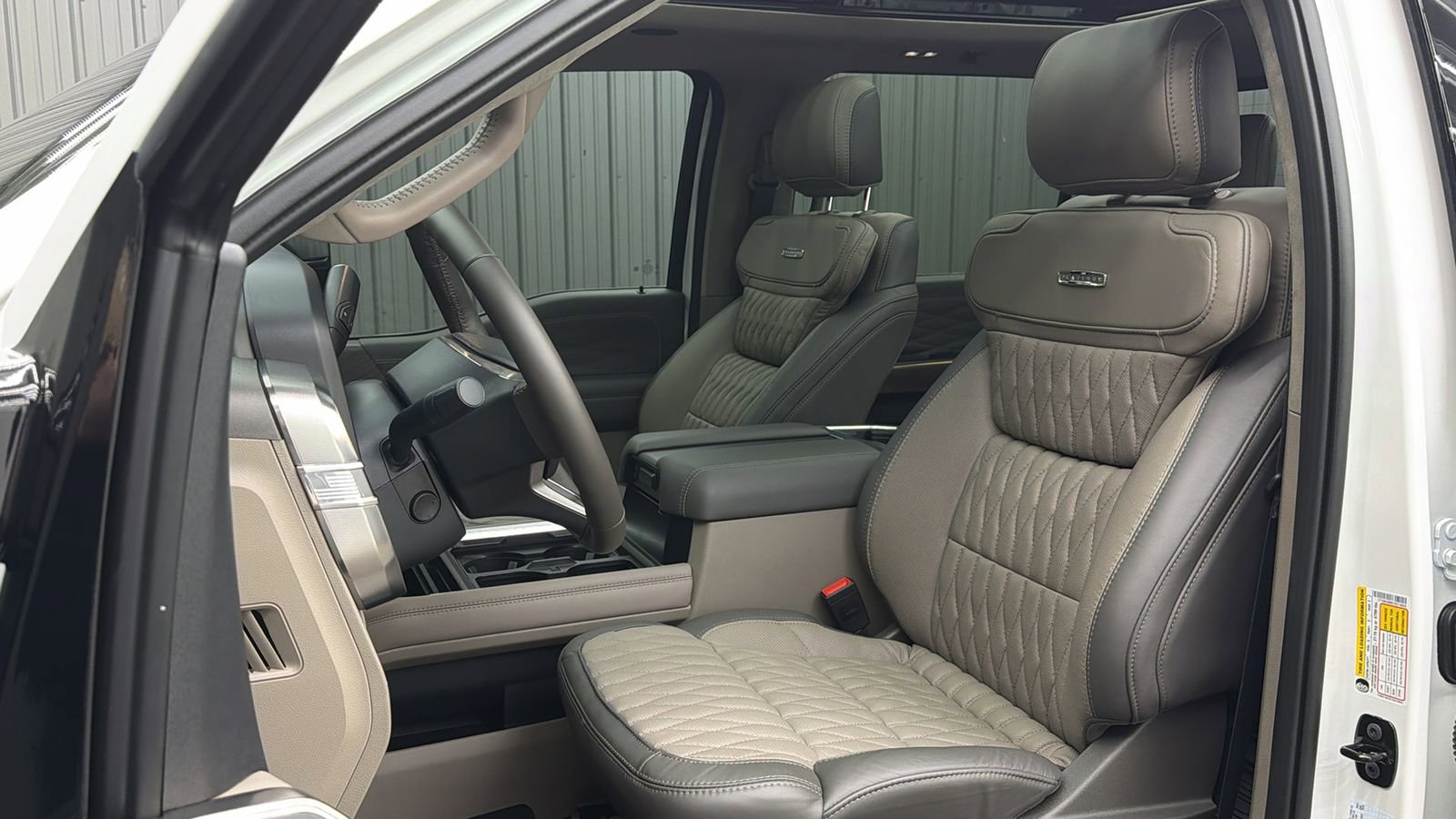 Used 2026 Ford F450 Platinum w/ Platinum Plus Package image 35