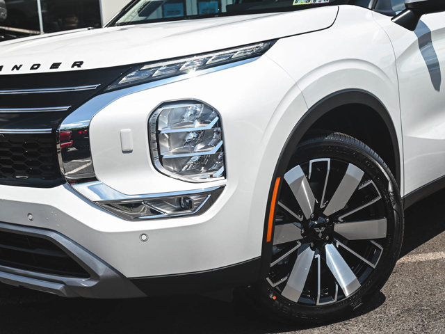 New 2025 Mitsubishi Outlander SE image 35