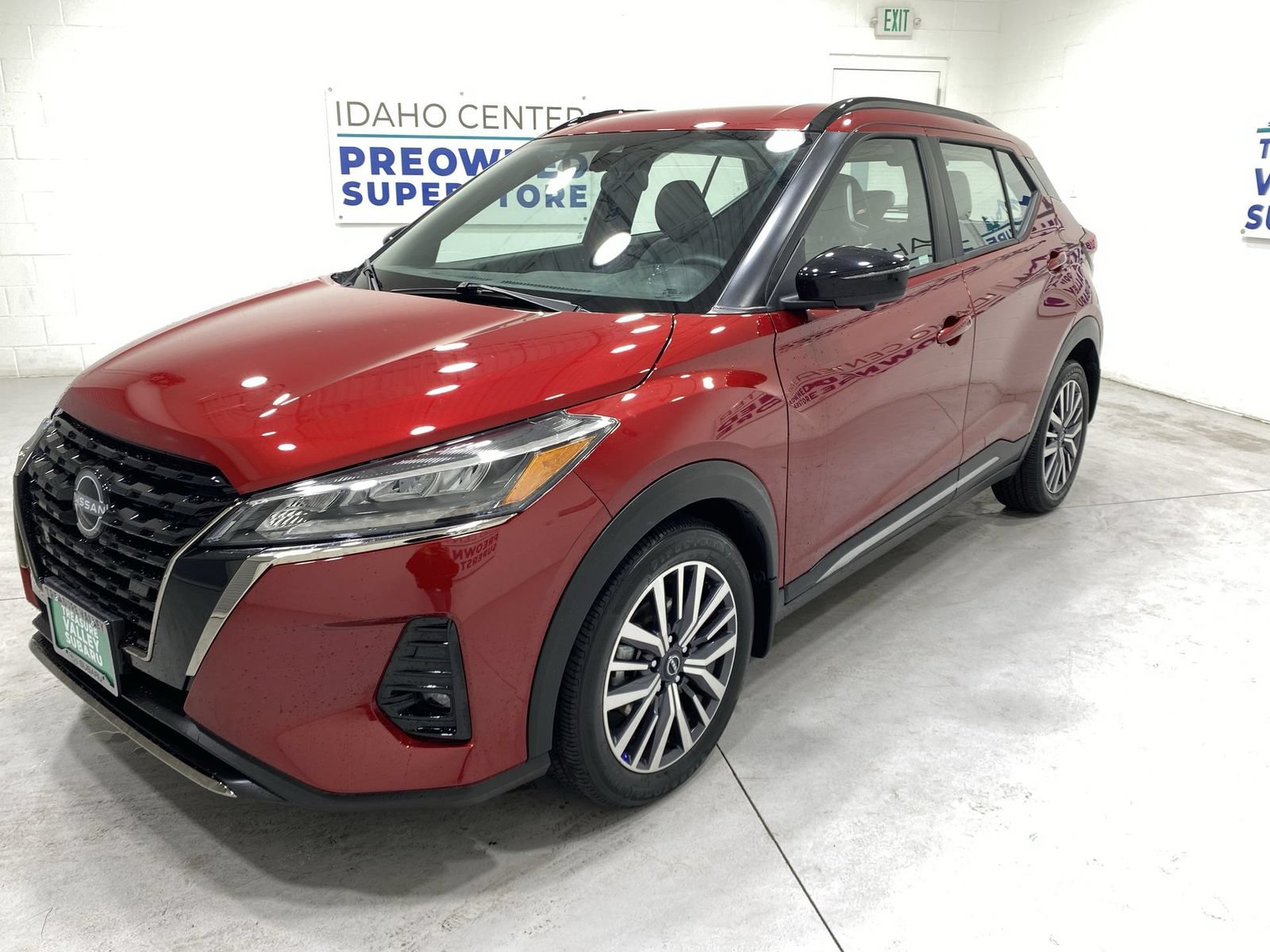 Used 2023 Nissan Kicks SR w/ SR Premium Package FWD image 4