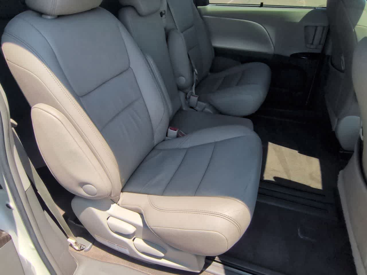 Used 2015 Toyota Sienna XLE FWD image 20