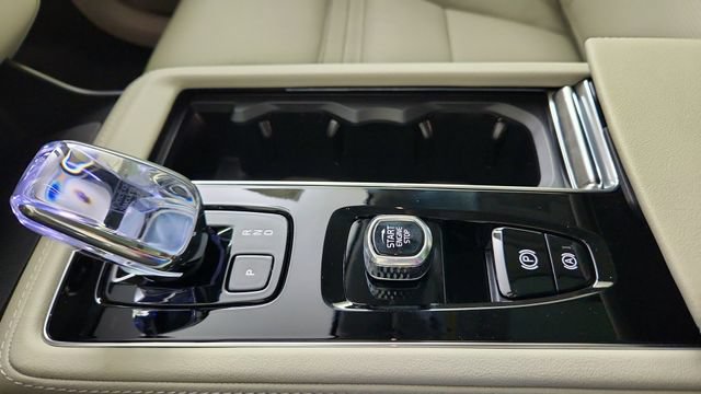 New 2026 Volvo XC90 T8 Ultra w/ Protection Package Premier AWD/4WD image 17