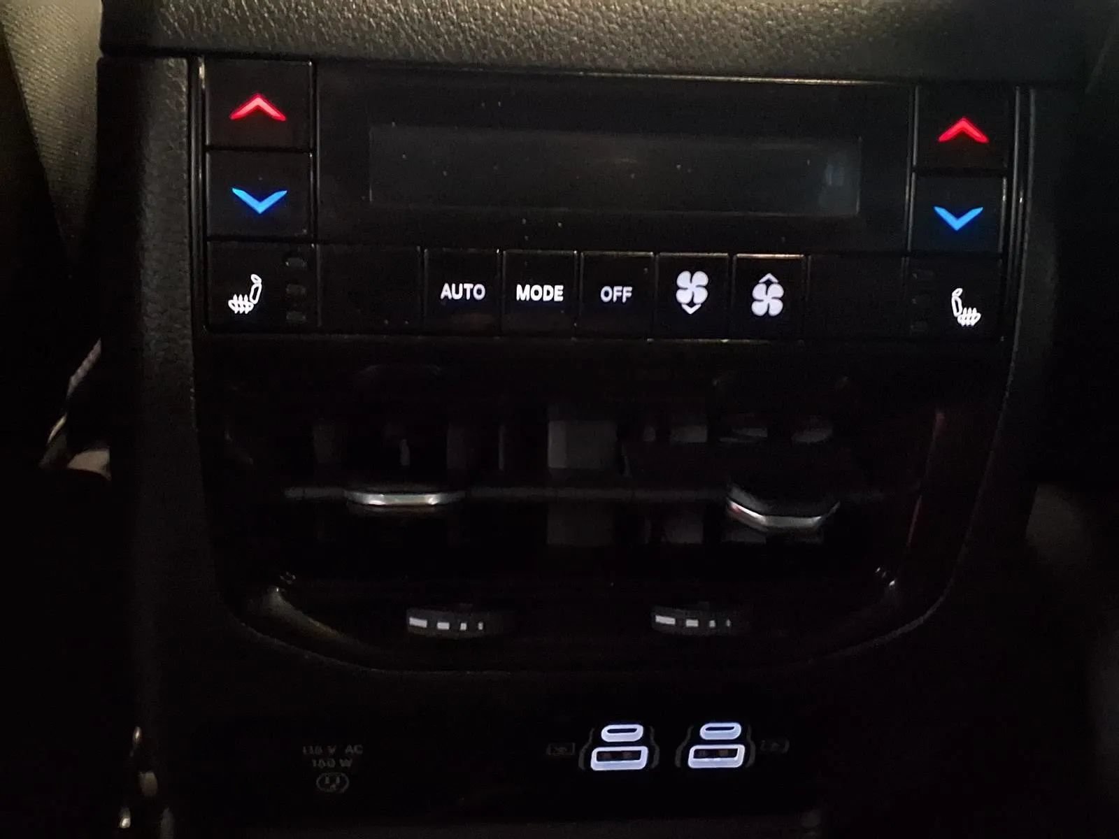 Used 2023 Jeep Grand Cherokee Overland w/ Luxury Tech Group IV AWD/4WD image 15
