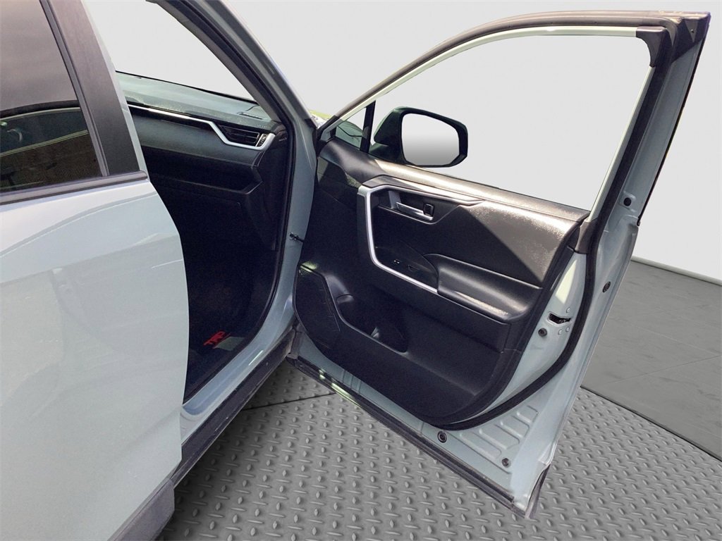 Used 2020 Toyota RAV4 XLE image 30