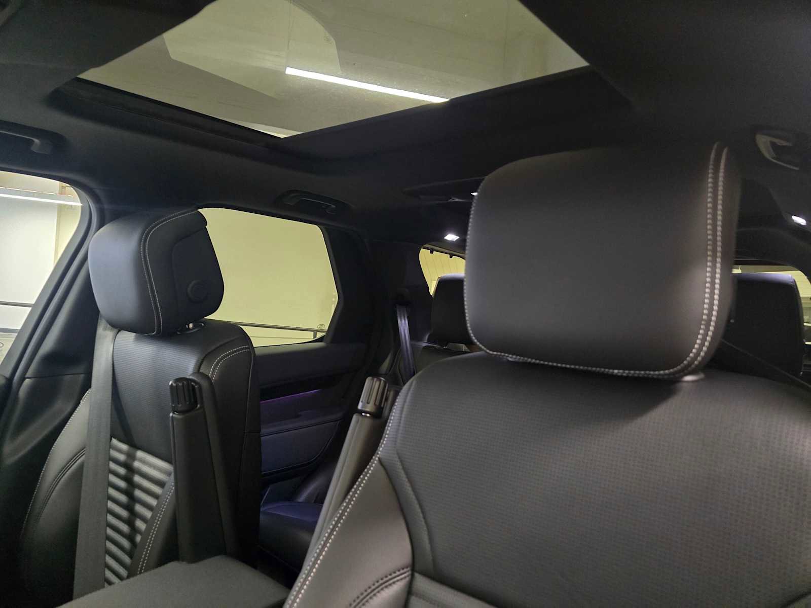 New 2026 Land Rover Discovery S AWD/4WD image 22