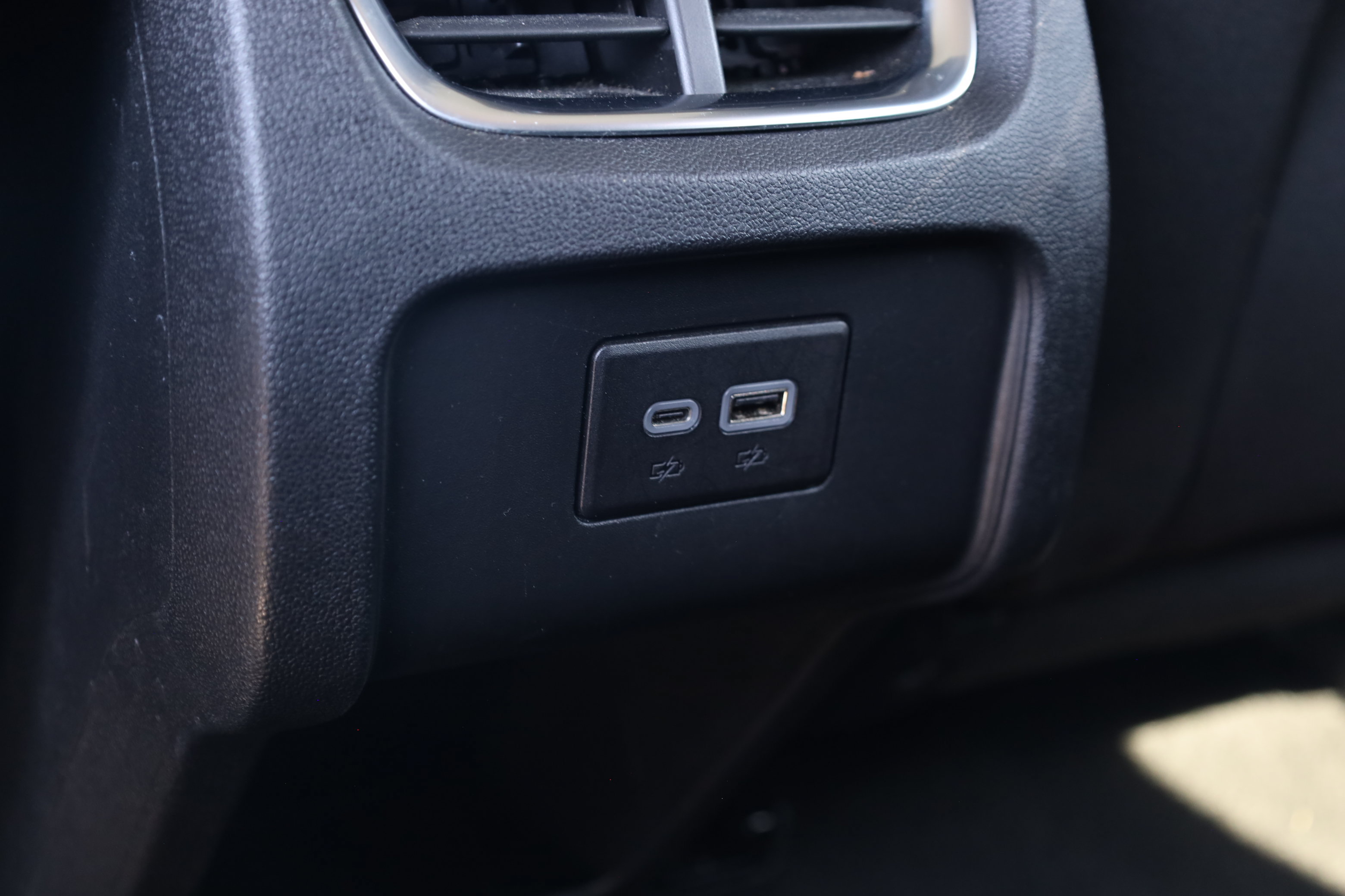 Used 2025 Chevrolet Blazer LT FWD image 29