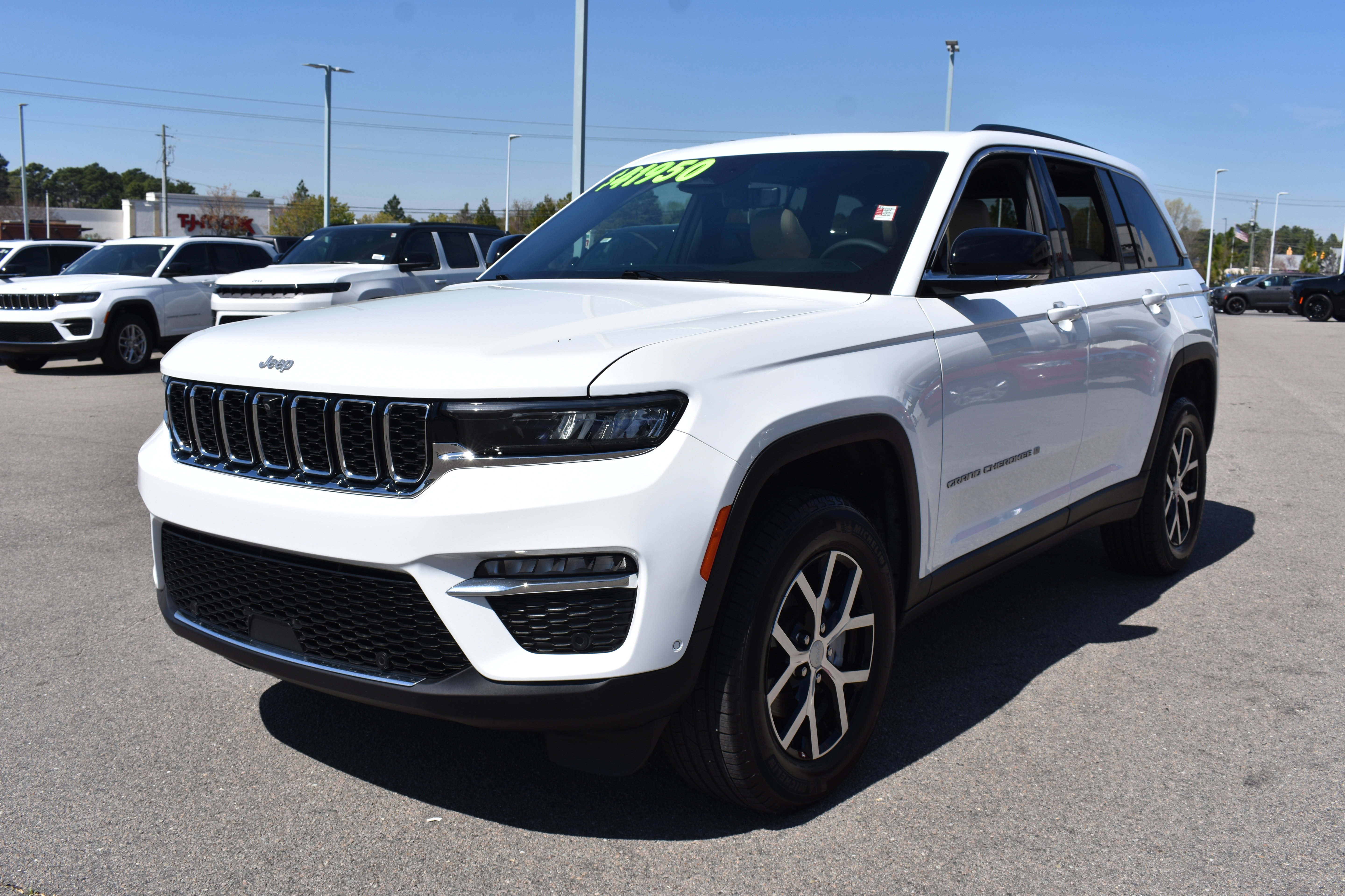 Used 2025 Jeep Grand Cherokee Limited w/ Luxury Tech Group II image 5