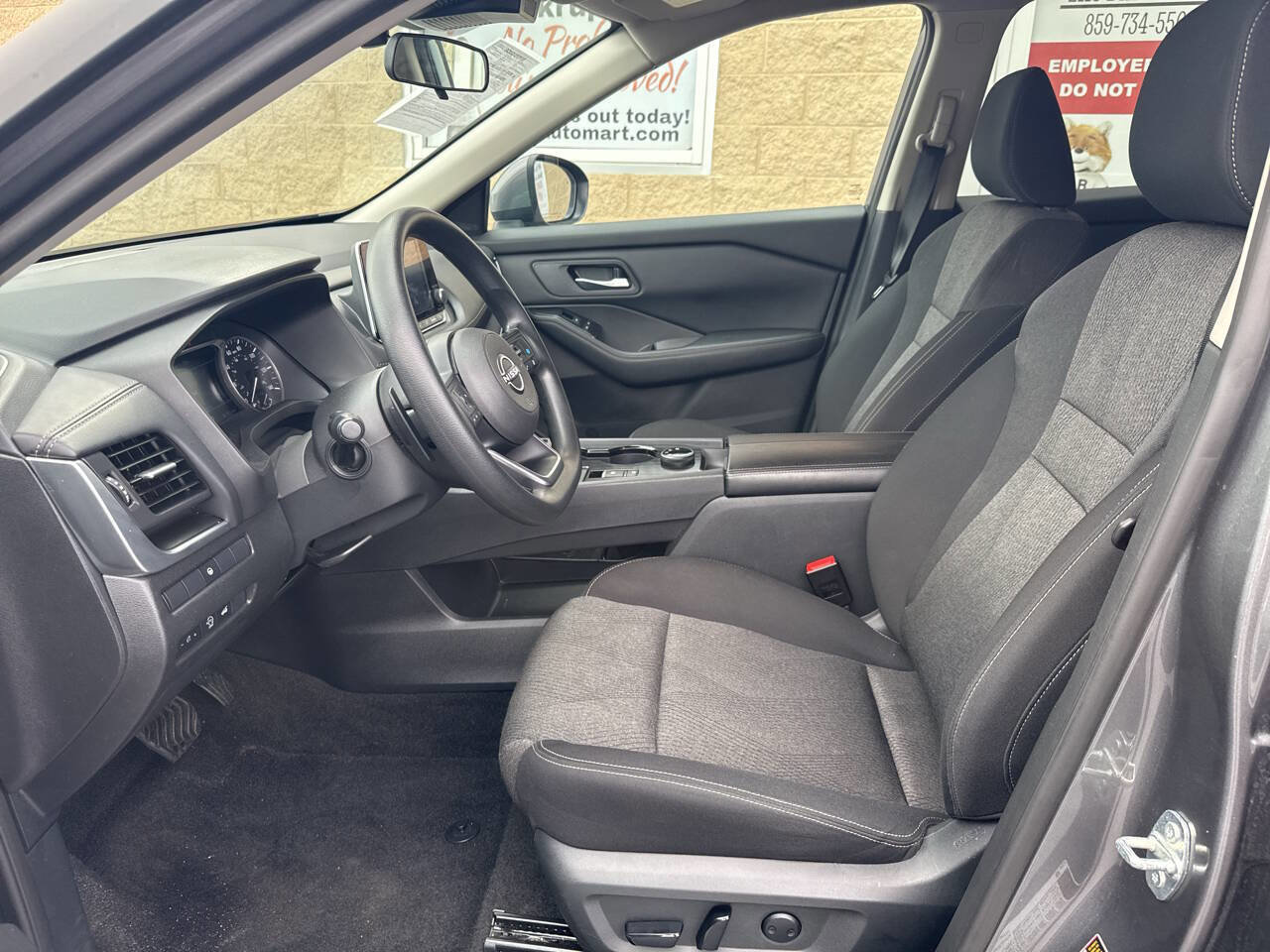 Used 2024 Nissan Rogue SV image 5