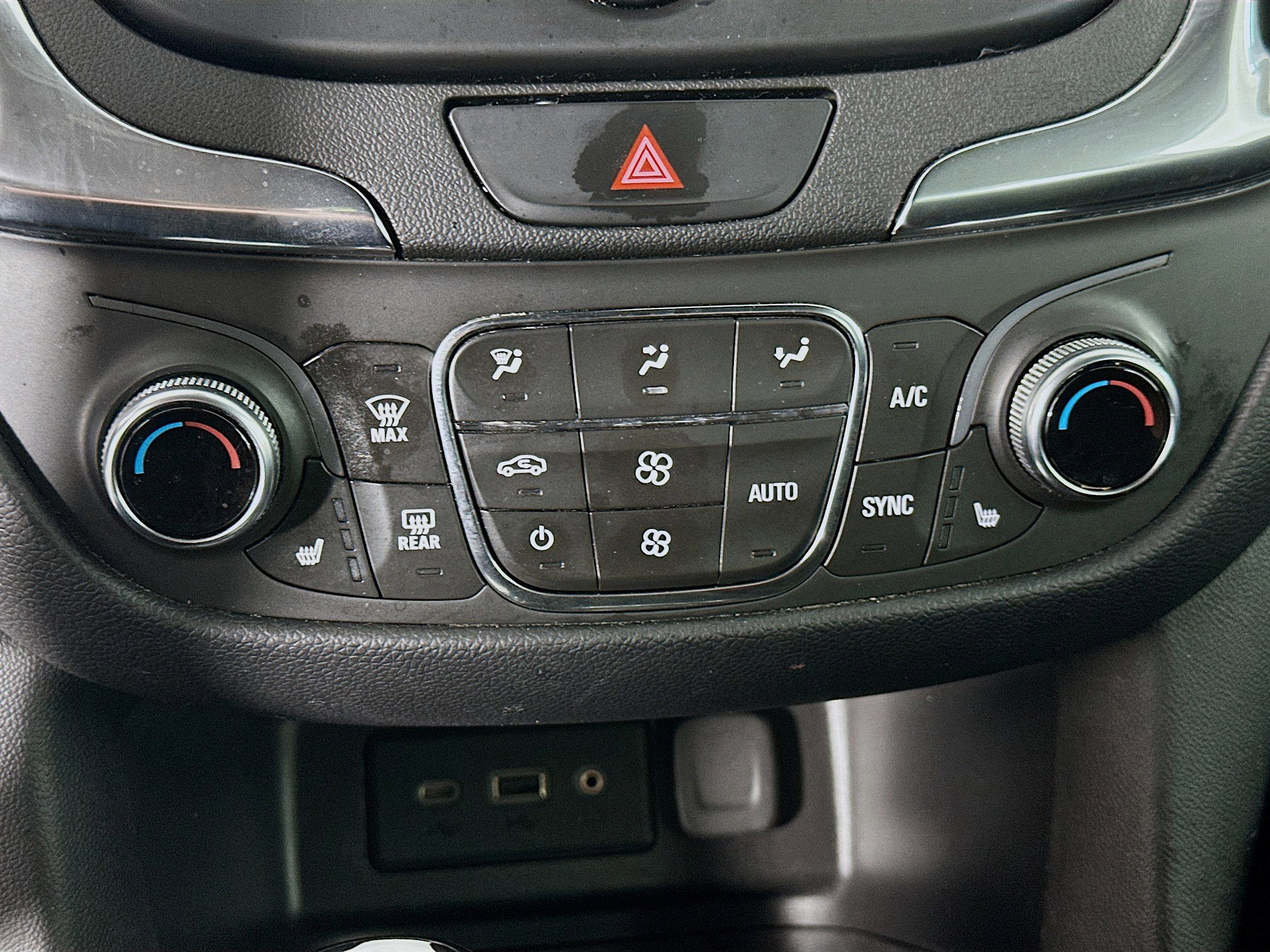 Used 2020 Chevrolet Equinox LT image 23