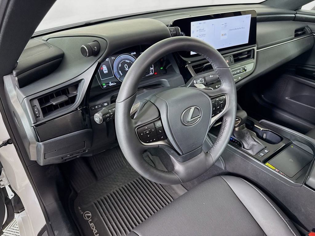 Used 2025 Lexus ES 300h w/ Premium Package image 9