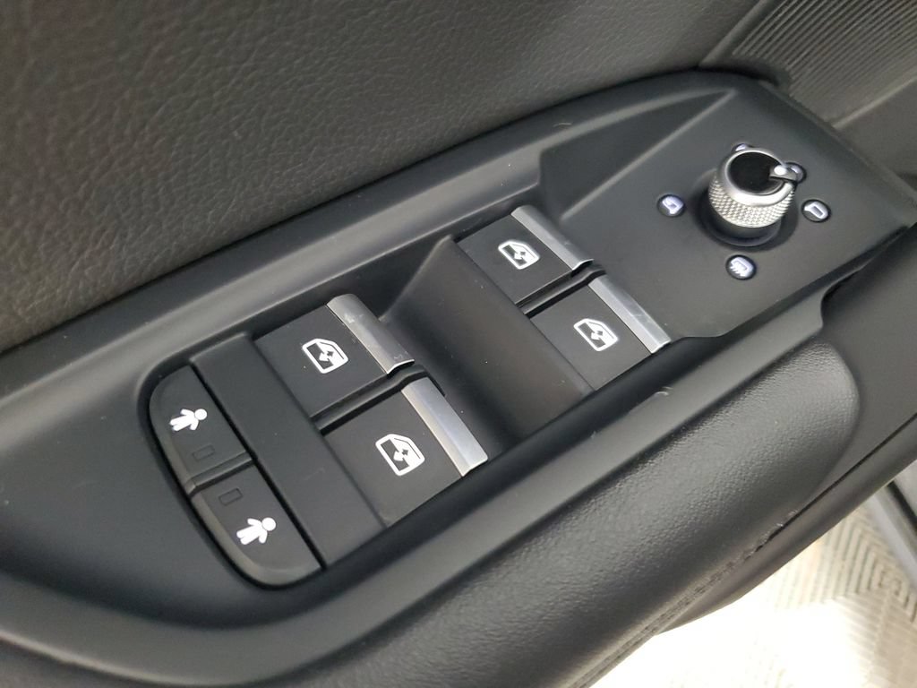 Used 2020 Audi Q5 Prestige w/ Prestige Package AWD/4WD image 20
