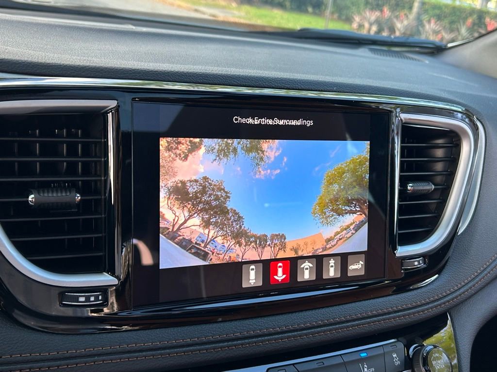 New 2026 Chrysler Pacifica Pinnacle image 23