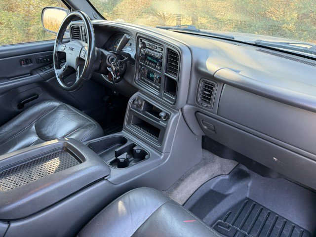 Used 2005 GMC Sierra 2500 SLT w/ Heavy-Duty Power Package AWD/4WD image 17