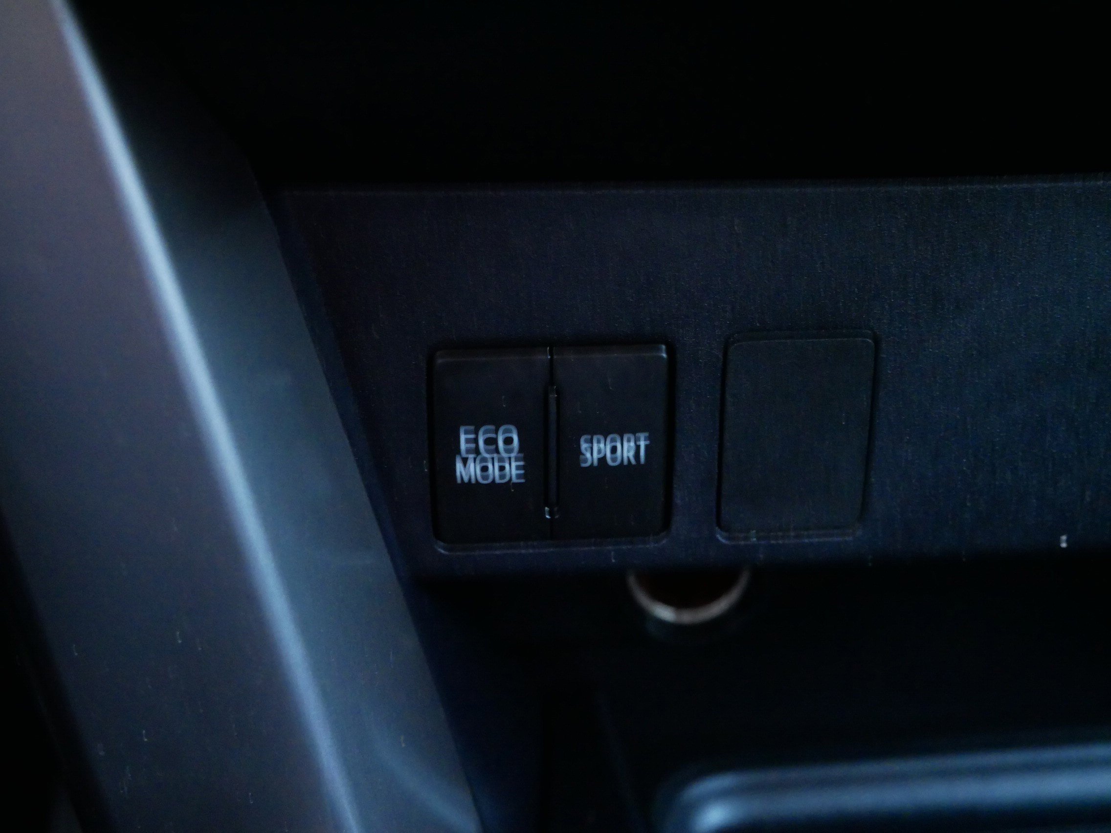 Used 2018 Toyota RAV4 LE w/ All Weather Liner Package image 31