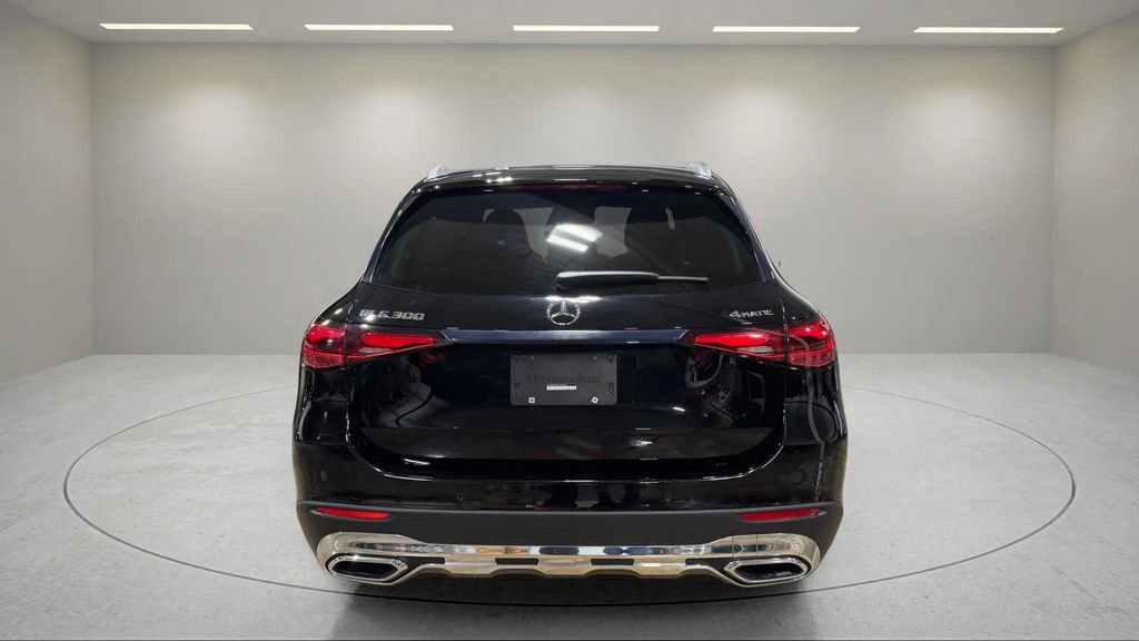 Used 2024 Mercedes-Benz GLC 300 4MATIC image 4