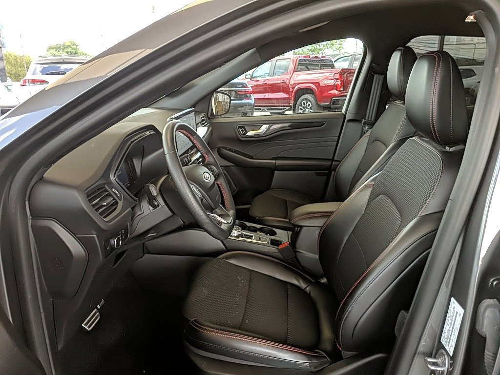 Used 2023 Ford Escape ST-Line w/ Tech Pack #1 image 9