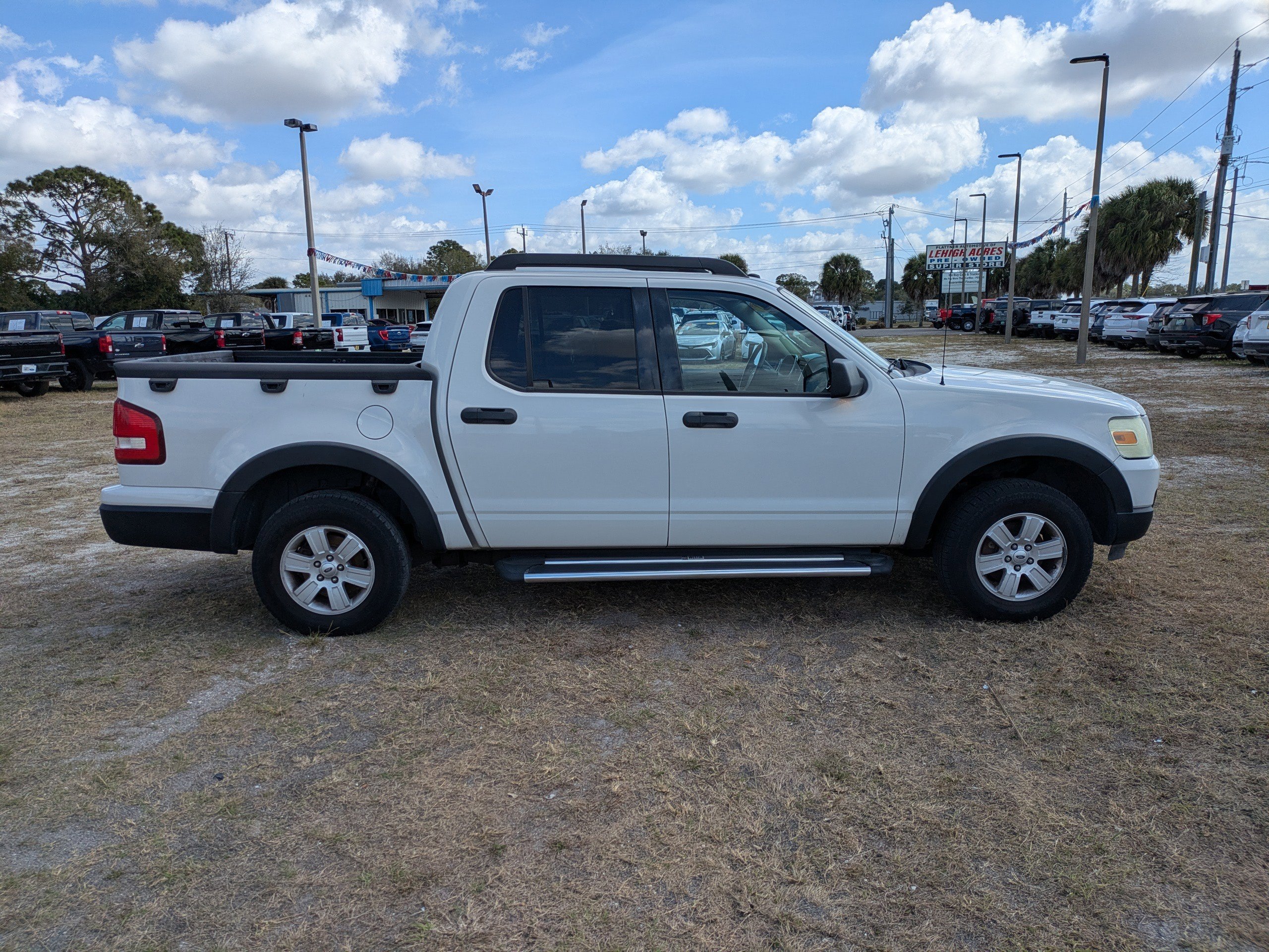 Used 2010 Ford Explorer Sport Trac XLT image 3