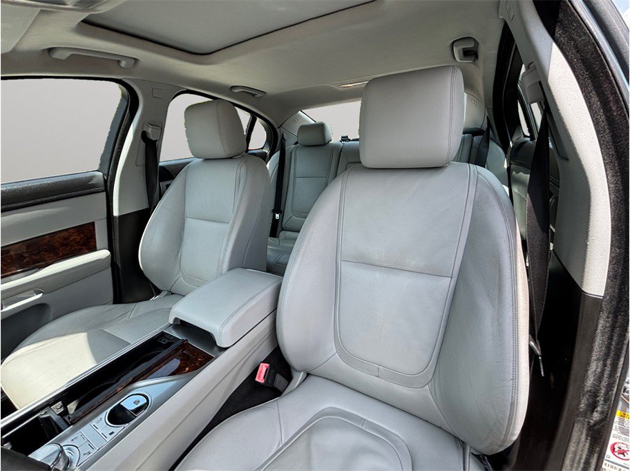 Used 2012 Jaguar XF RWD image 17
