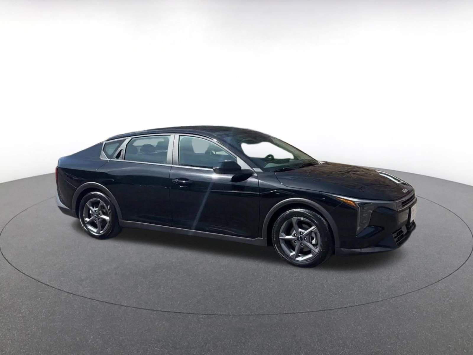Used 2025 Kia K4 LXS image 2