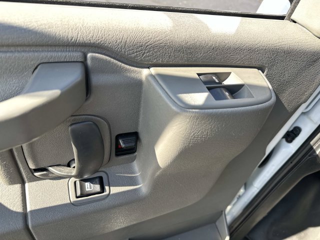 Used 2018 Chevrolet Express 2500 w/ Driver Convenience Package RWD image 9