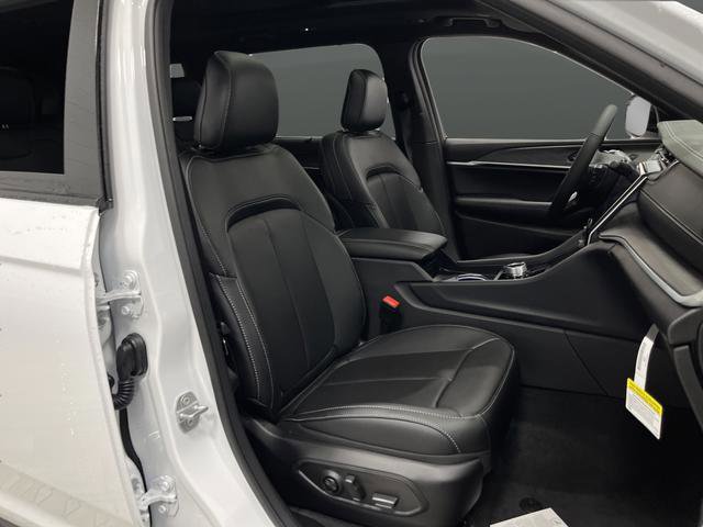 New 2025 Jeep Grand Cherokee L Limited w/ Luxury Tech Group II image 31