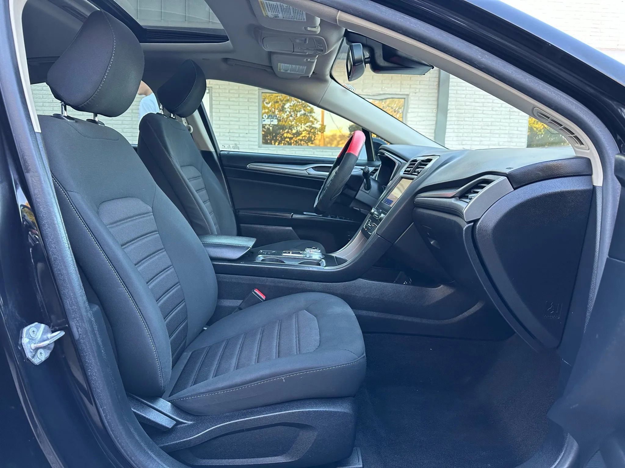 Used 2020 Ford Fusion SE image 22