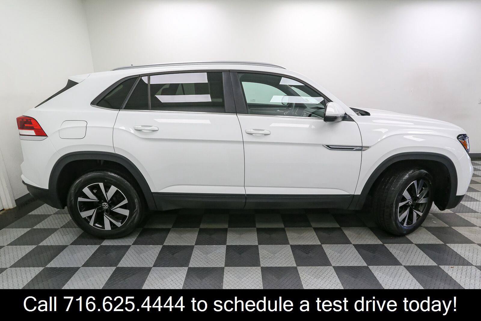 Certified 2022 Volkswagen Atlas Cross Sport SE AWD/4WD image 9