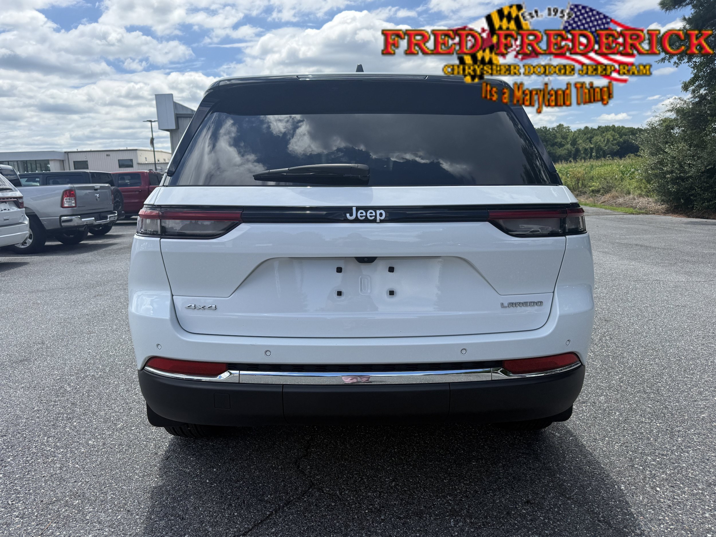 Used 2025 Jeep Grand Cherokee Laredo X w/ Trailer Tow Package AWD/4WD image 6