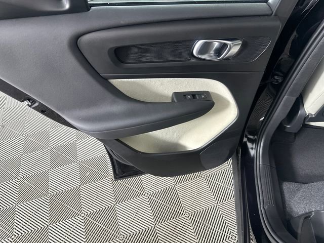 Used 2025 Volvo XC40 B5 Plus w/ Climate Package image 15