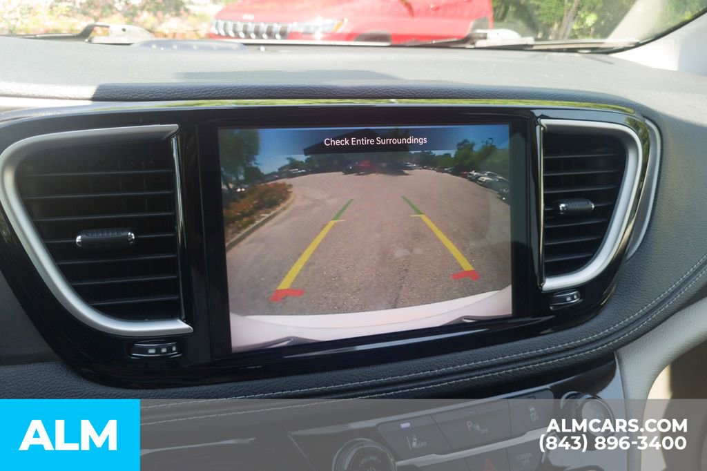 Used 2023 Chrysler Pacifica Touring-L image 24