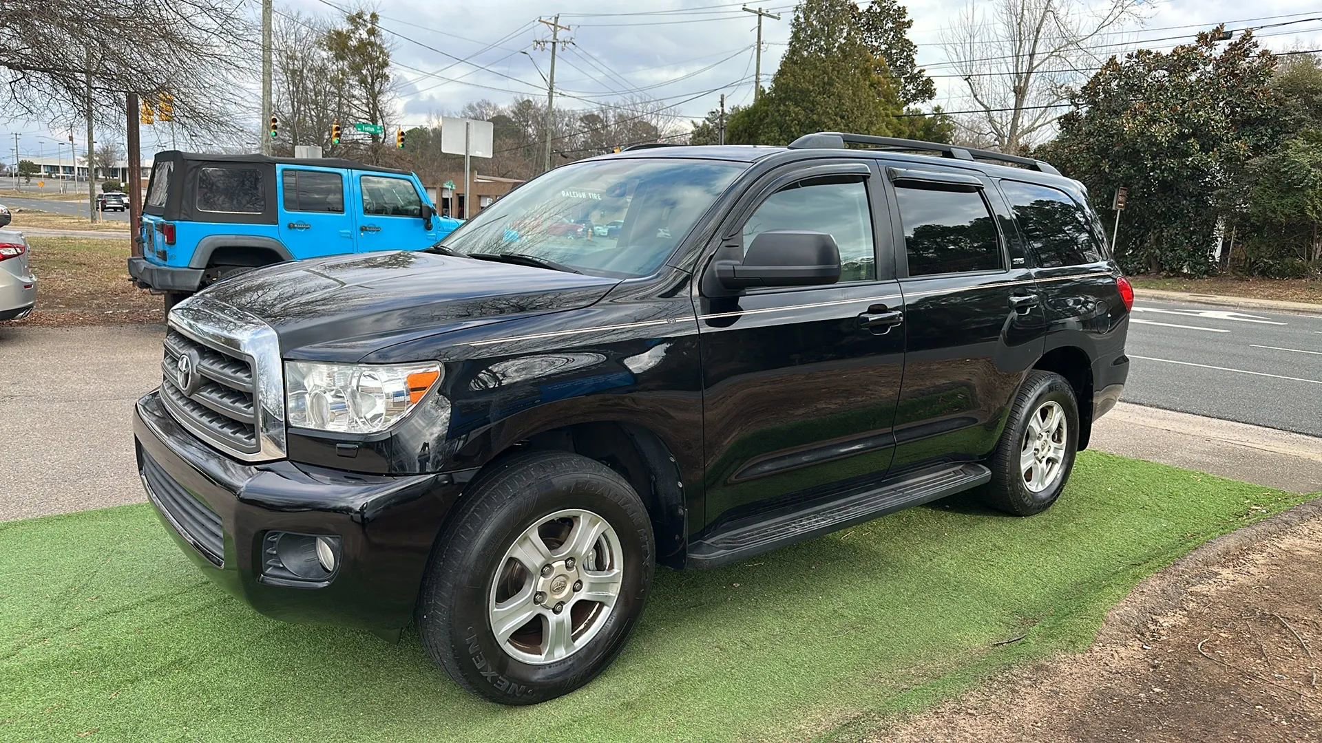 Used 2014 Toyota Sequoia SR5 AWD/4WD image 4