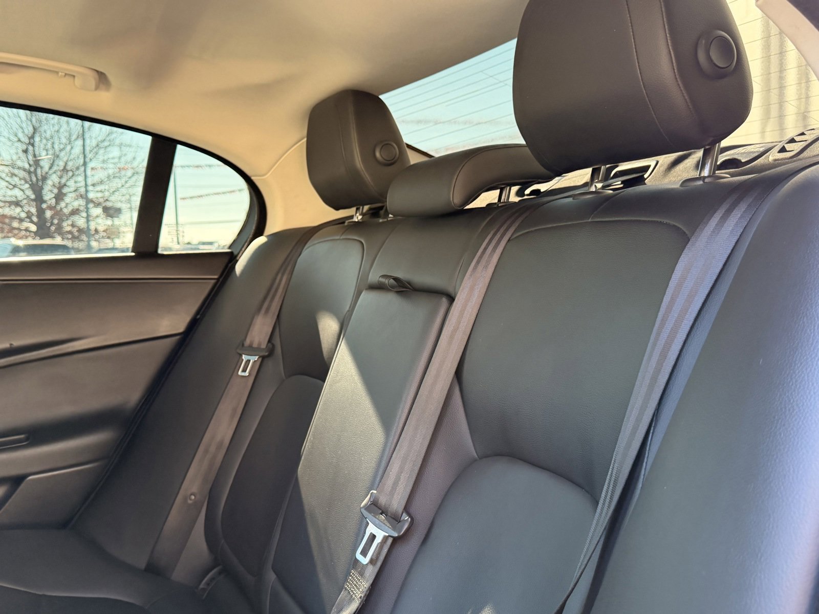 Used 2019 Jaguar XE Premium image 23