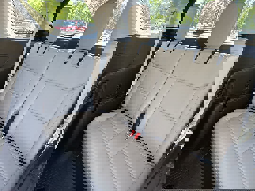 Used 2020 Ford Explorer Limited w/ Class III Trailer Tow Package RWD image 23