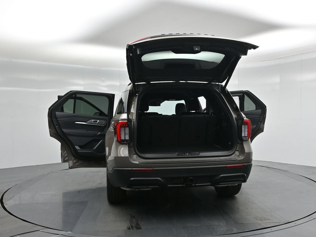 New 2026 Ford Explorer ST-Line w/ ST-Line Street Pack RWD image 37