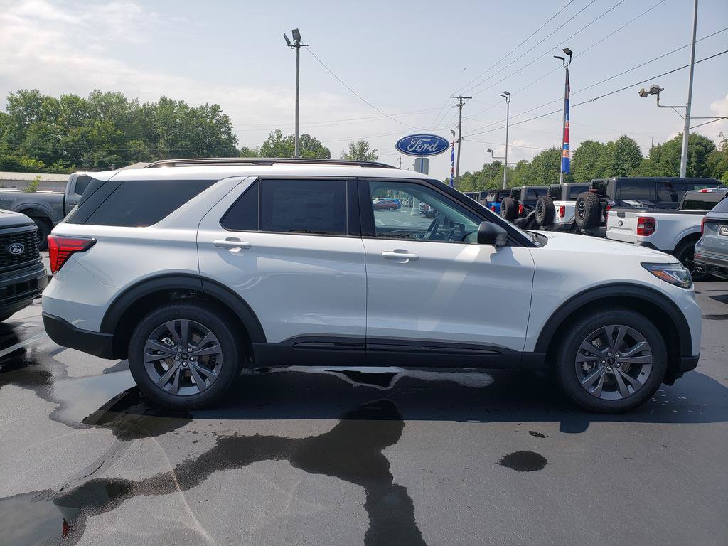 New 2026 Ford Explorer Active w/ Active Comfort Package AWD/4WD image 3