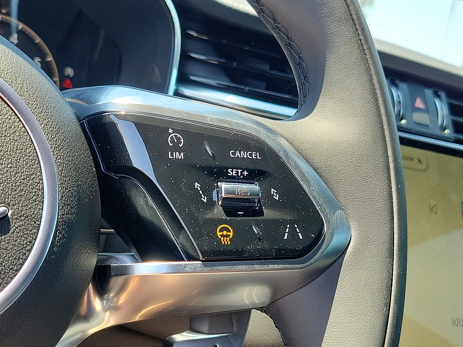 Used 2025 Jaguar F-PACE R-Dynamic S image 19