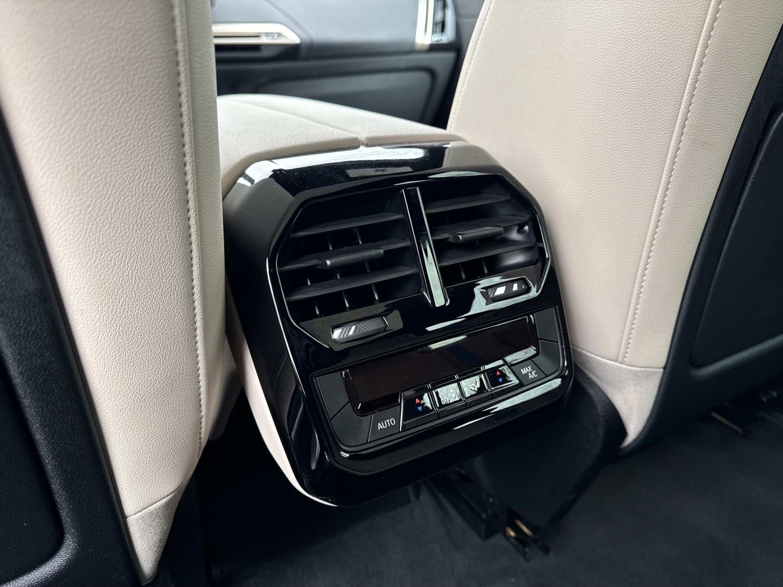 Certified 2023 BMW iX xDrive50 w/ BMW I Signature Blue Package image 15