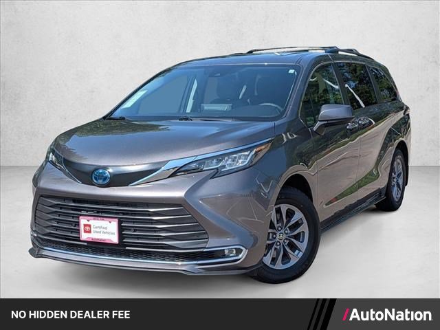Certified 2022 Toyota Sienna XLE FWD image 1