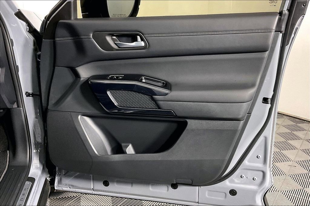 New 2026 Nissan Pathfinder Platinum w/ Cargo Package image 24