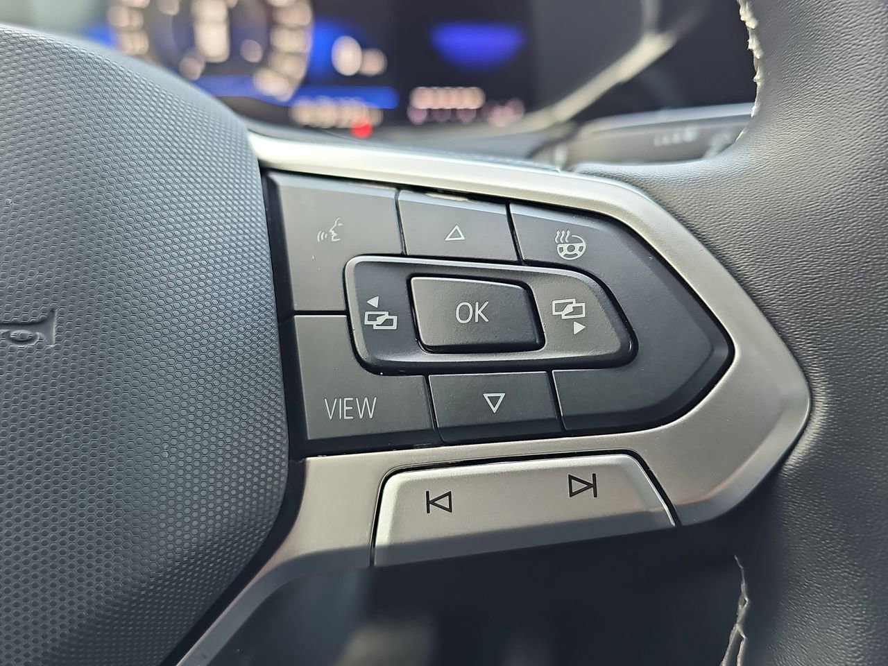 Used 2024 Volkswagen Taos SE image 23