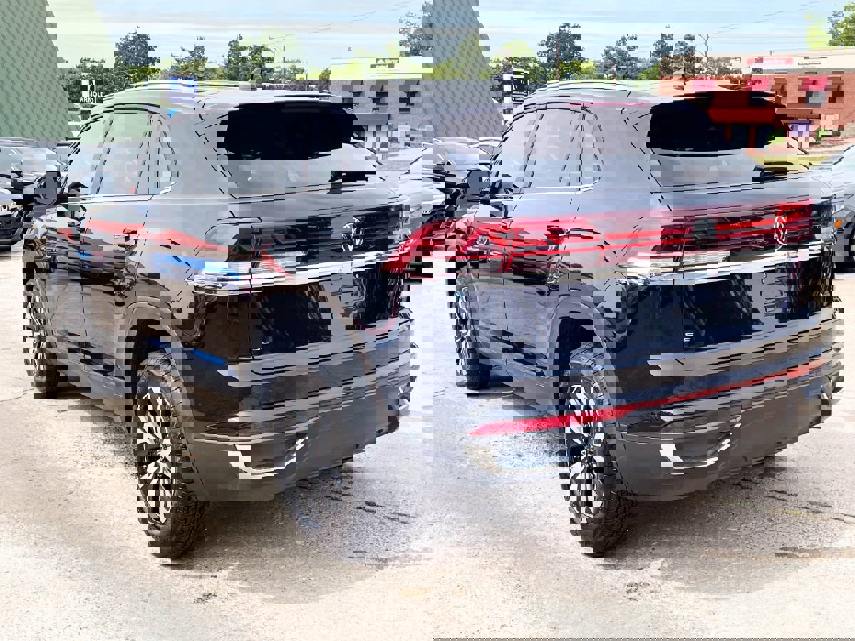 Used 2024 Volkswagen Atlas Cross Sport SE image 5