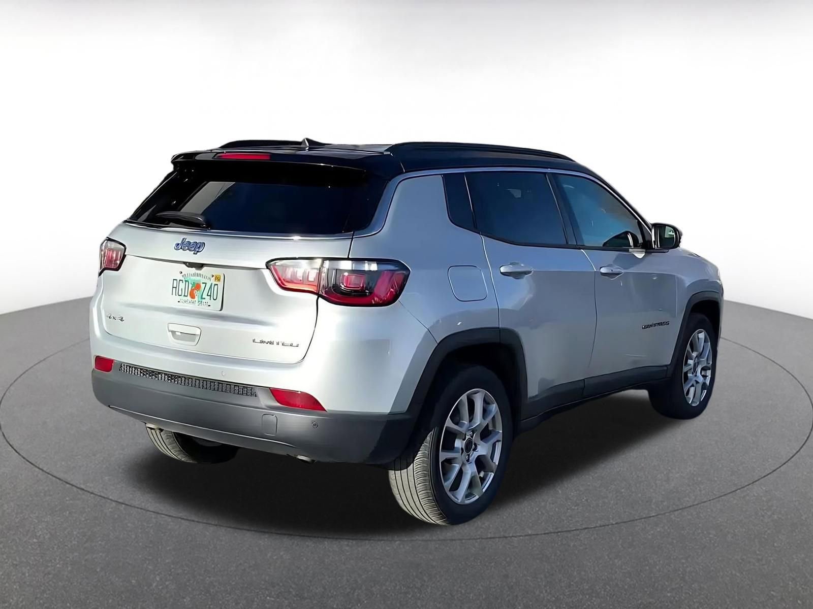 Used 2025 Jeep Compass Limited image 14