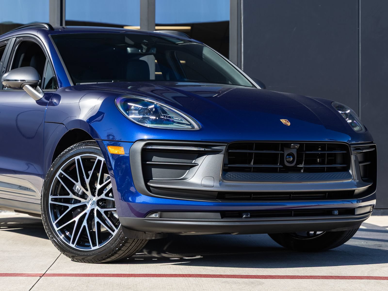 Certified 2026 Porsche Macan Turbo AWD/4WD image 9