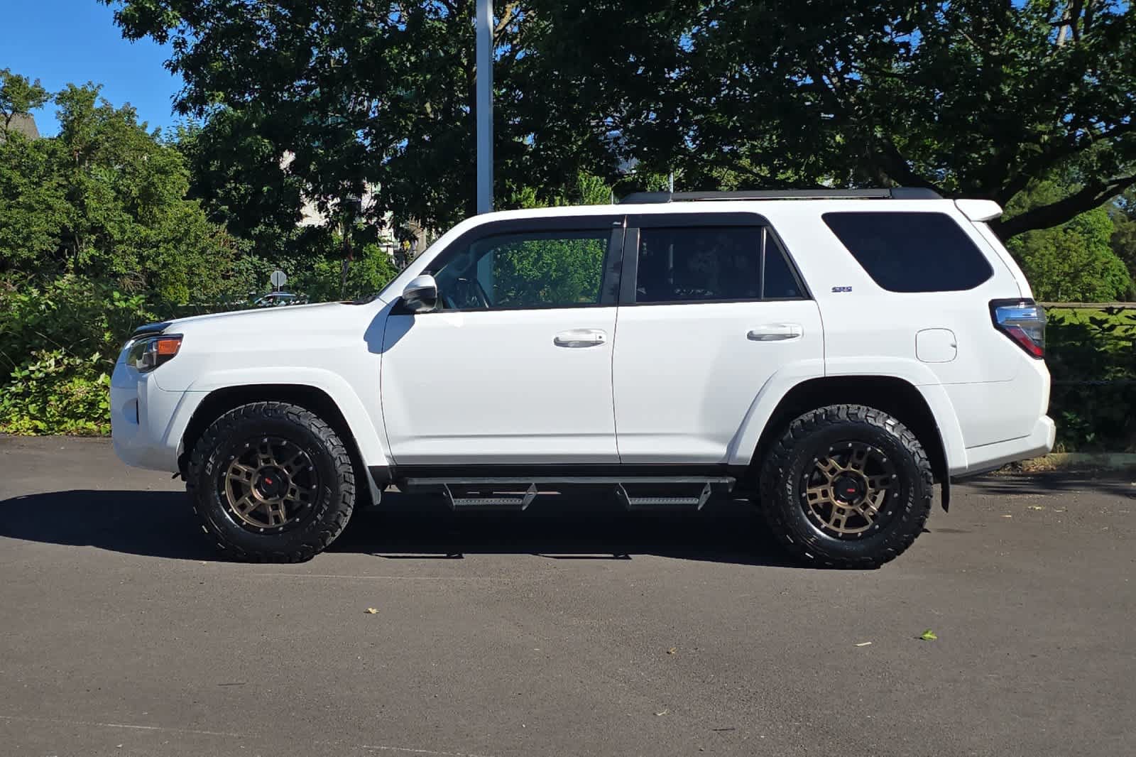 Used 2019 Toyota 4Runner SR5 AWD/4WD image 5