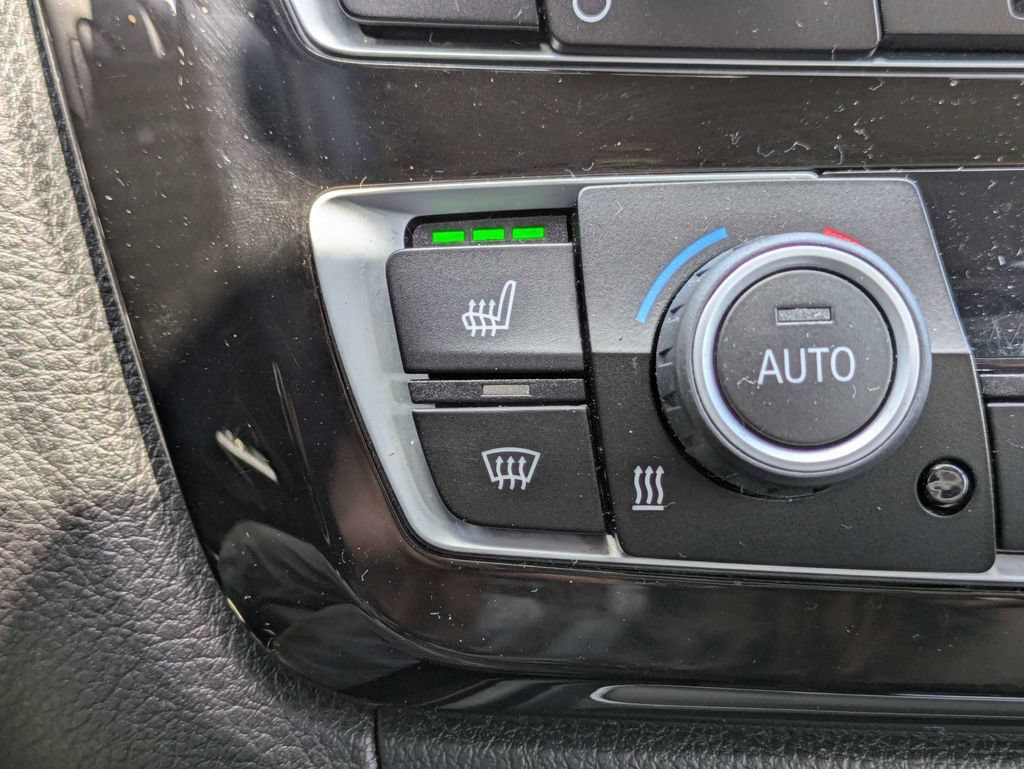 Used 2018 BMW 320i xDrive Sedan AWD/4WD image 29