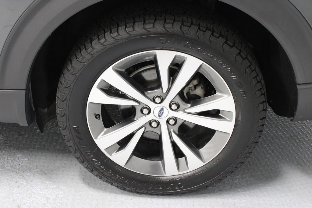 Used 2020 Ford Explorer Platinum w/ Premium Technology Package AWD/4WD image 19