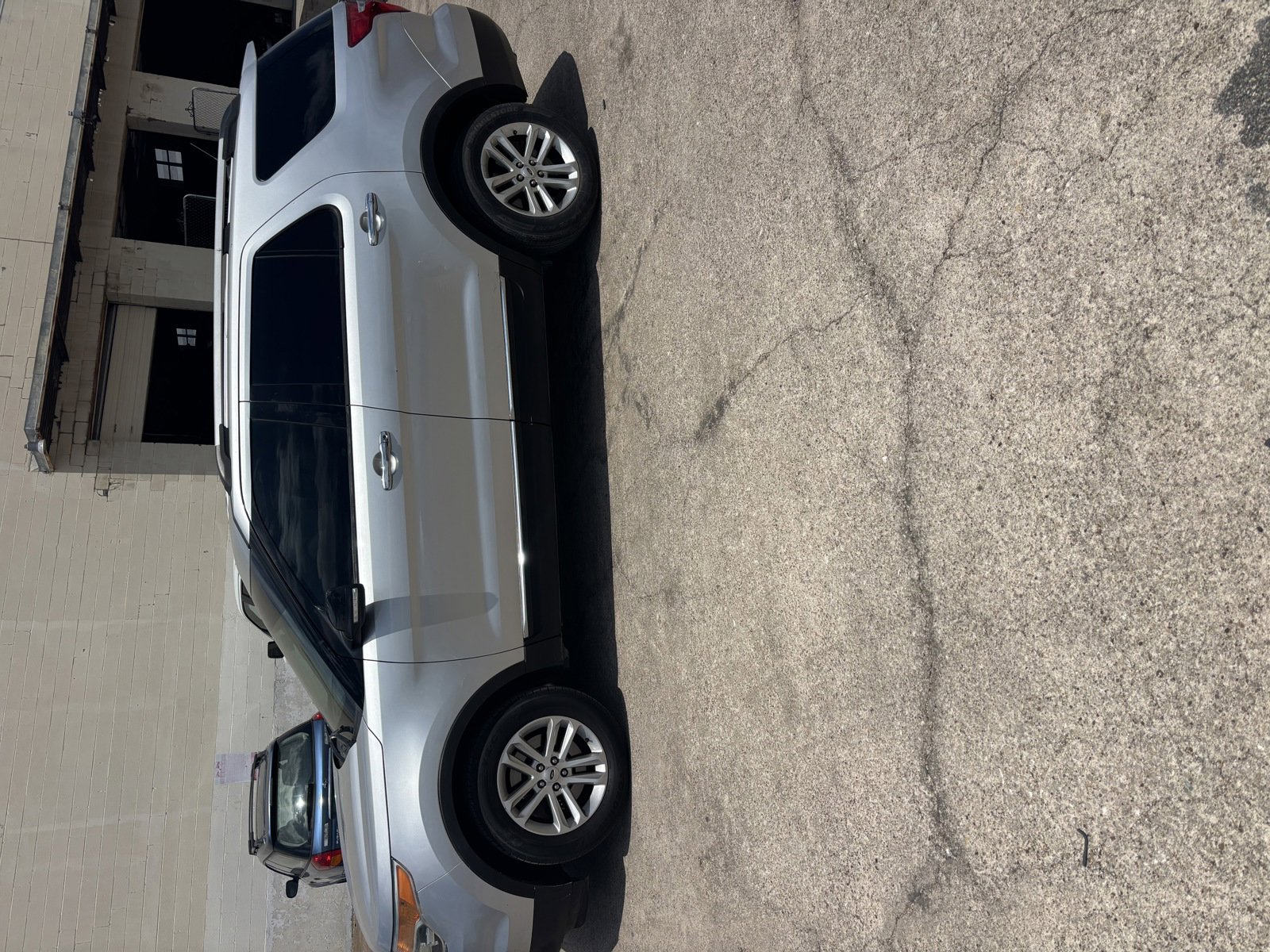Used 2014 Ford Explorer XLT w/ Equipment Group 202A FWD image 2