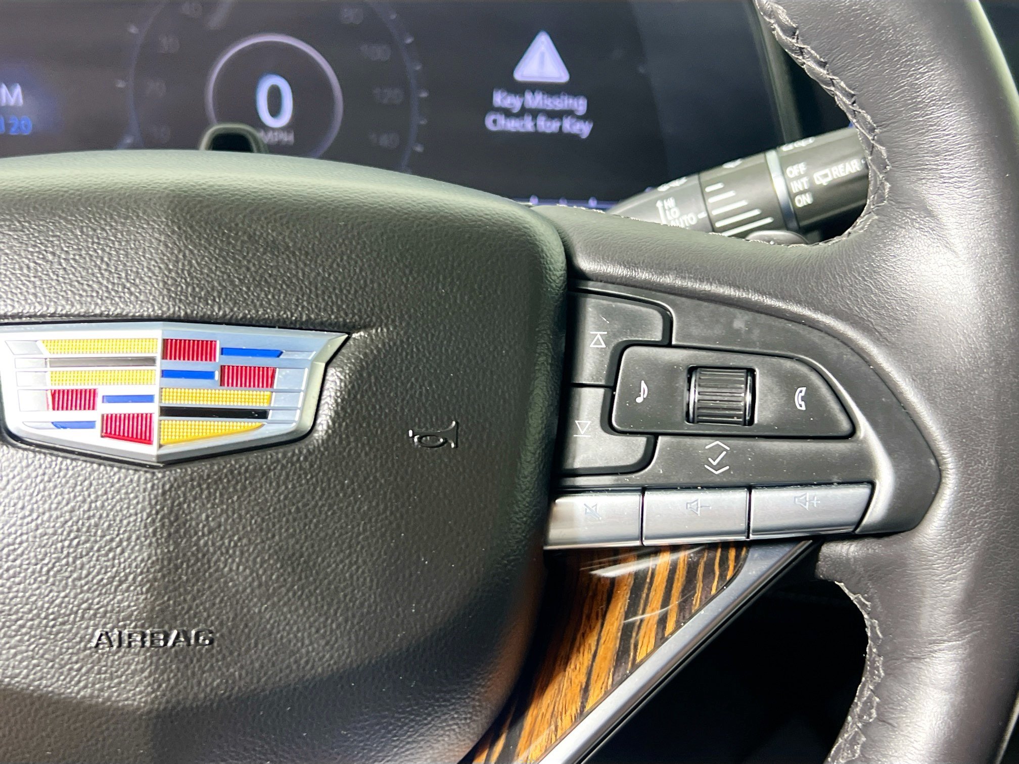 Used 2024 Cadillac Escalade Premium Luxury w/ Performance Package AWD/4WD image 19
