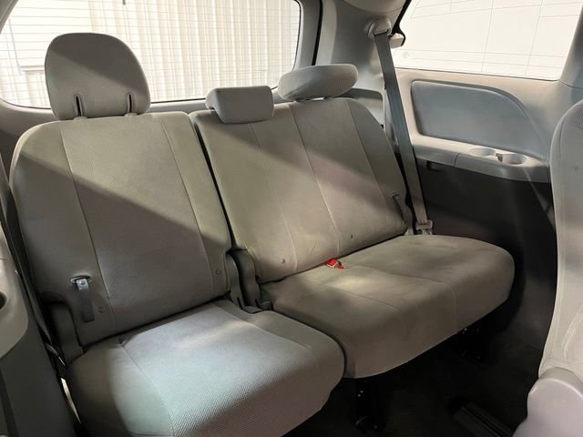 Used 2017 Toyota Sienna L FWD image 13