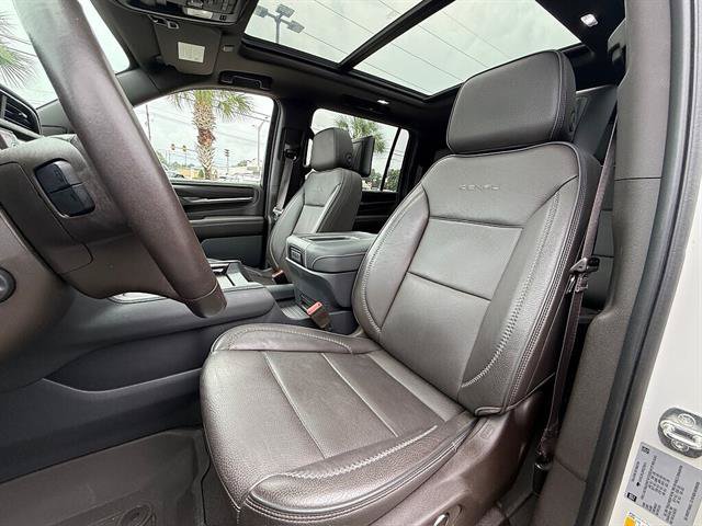 Used 2023 GMC Yukon XL Denali w/ Denali Reserve Package RWD image 10