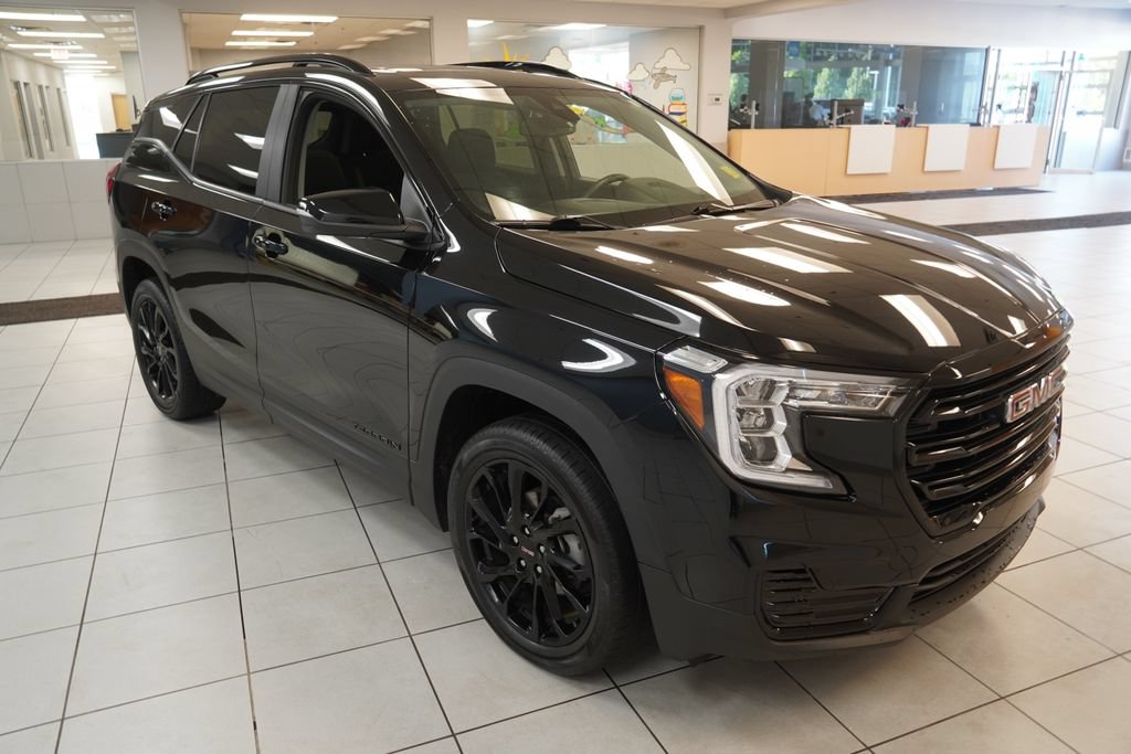 Used 2023 GMC Terrain SLE w/ Driver Convenience Package AWD/4WD image 15